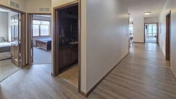 3 soverom, strykejern/-brett, reiseseng for barn og wi-fi (inkludert)