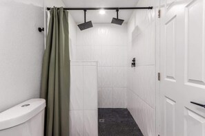 Dusche, Haartrockner, Shampoo