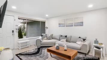 House, 3 Bedrooms, Non Smoking | 3 bedrooms, free WiFi, bed sheets