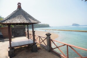 Couples dining - The Ariras Resort (Karangasem)