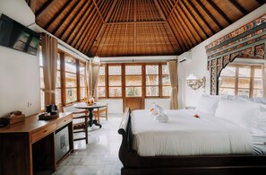 In-room safe, desk, laptop workspace, free WiFi - The Ariras Resort (Karangasem)