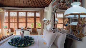 Zimmersafe, Schreibtisch, laptopgeeigneter Arbeitsplatz