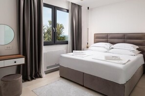 4 slaapkamers, een strijkplank/strijkijzer, gratis wifi, beddengoed