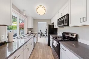 House, 3 Bedrooms, Non Smoking | Private kitchen | Electric kettle, toaster - Cozy Bellevue Home for Family/Business Near MS (Bellevue)