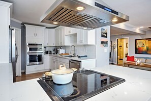 Batterie de cuisine, vaisselle et ustensiles