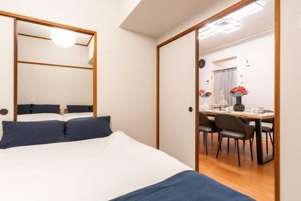 3 habitaciones, cortinas blackout, wifi gratis y ropa de cama