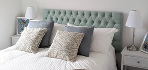 3 slaapkamers, een strijkplank/strijkijzer, wifi, beddengoed