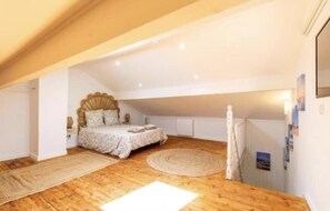 3 makuuhuonetta, silitysrauta/-lauta, ilmainen Wi-Fi