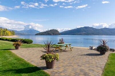 Beautiful Lake front condo with amazing views - Shuswap Vacations.