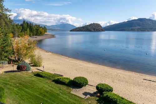 Beautiful Lake front condo with amazing views - Shuswap Vacations. 