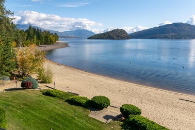 Beautiful Lake front condo with amazing views - Shuswap Vacations. 