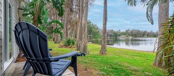 Lakefront Studio - Cozy - Stunning Views