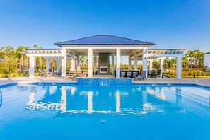 Pool - Gorgeous family home, plenty of space, family-friendly & close to everything (Pensacola)