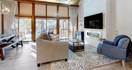 Spacious studio with large deck and access to shared pool and hot tub