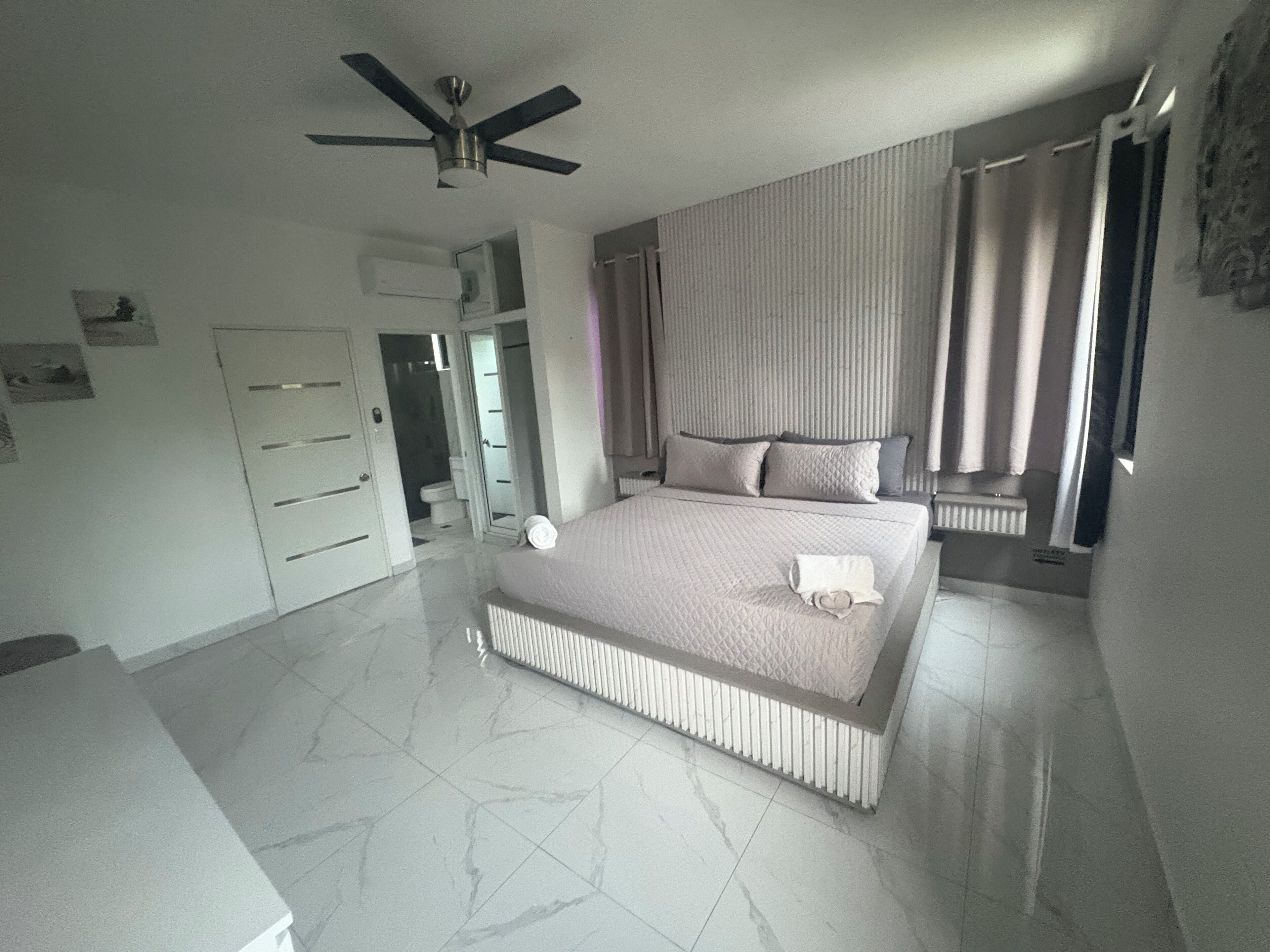 Royal Suite, 1 King Bed, Balcony, Pool View