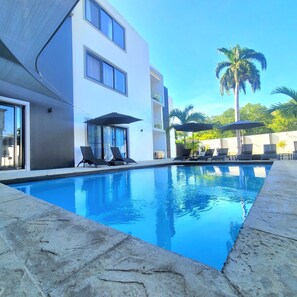 Suite Luxury, patio, lato piscina | Terrazza/patio