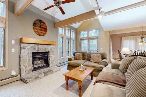 Golf course condo w/ views, close to skiing, balcony, w/d, wifi, cable, tv