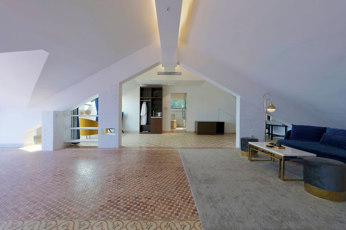 Exclusive Suite, Patio, Ocean View | Living area