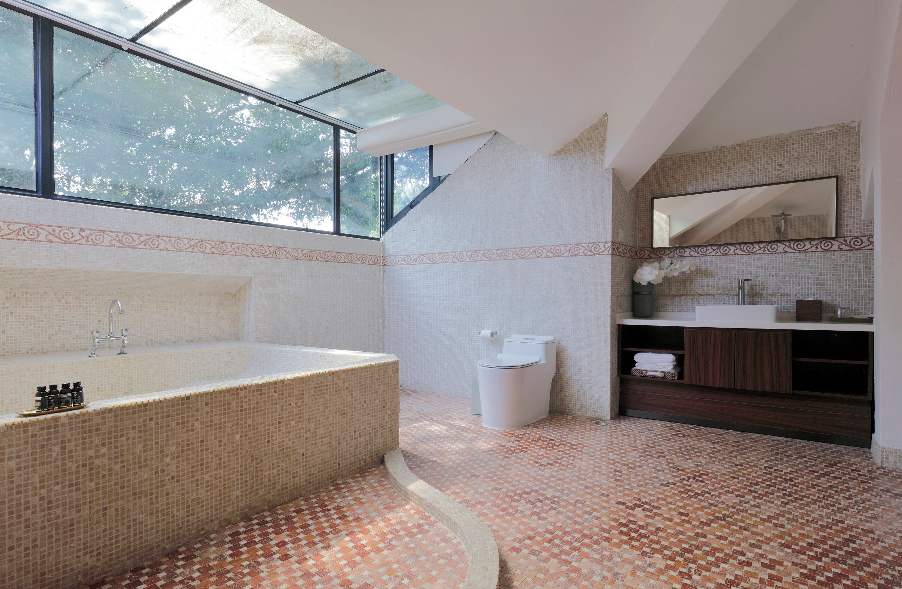 Exclusive Suite, Patio, Ocean View | Bathroom | Free toiletries, hair dryer, towels, shampoo