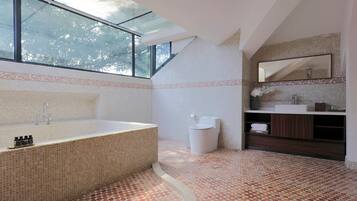 Exclusive Suite, Patio, Ocean View | Bathroom | Free toiletries, hair dryer, towels, shampoo