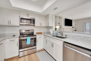 Fridge, microwave, oven, stovetop - 353 Brockinton Marsh (St. Simons Island)