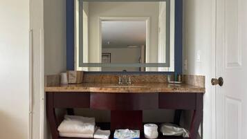 Bruser, hårtørrer, håndklæder