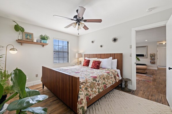 2 bedrooms, desk, iron/ironing board, free WiFi