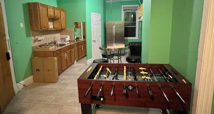 Green Walls NYC Cozy Shared Apartment in Vibrant Neighborhood!