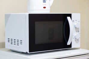 Microwave - 5 min walk from Nishi-Shinjuku Gochome Station/ Private space in the heart of the city/ Max. 5 people (新宿区)