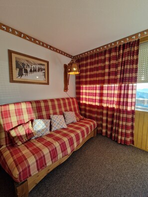 TV, DVD-spiller og bøker