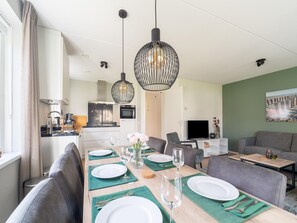 House | Dining - Luxurious Holiday Home With Parking (Scherpenisse)