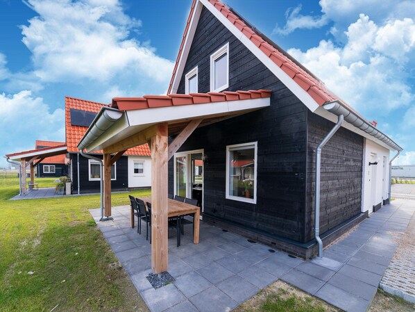 House | Balcony - Luxurious Holiday Home With Parking (Scherpenisse)