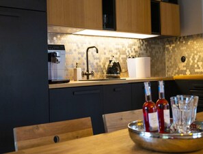 Hus | Eget kjøkken | Vannkoker og høy barnestol