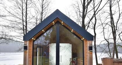 Holiday Home on the Lake Shore, Sauna, Jacuzzi