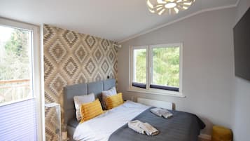 House | 4 bedrooms, individually furnished, iron/ironing board, bed sheets