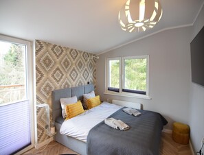 House | 4 bedrooms, individually furnished, iron/ironing board, bed sheets