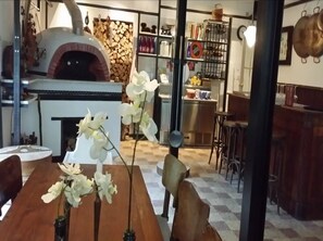 House | Living room | Fireplace - Luxurious Holiday Home in the Heart of the Belgian Ardennes (Stoumont)