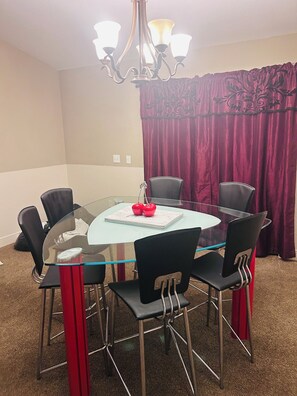 Dining - LOS SHORES Vacation Lodging (Ocala)