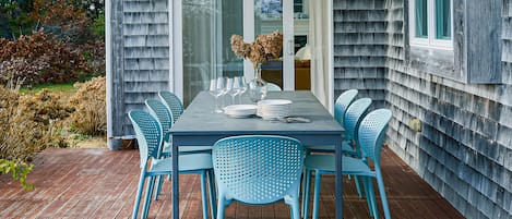 Outdoor dining