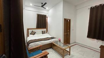 Iron/ironing board, free WiFi