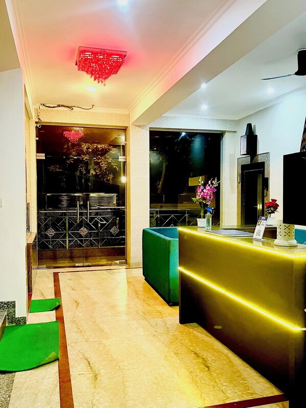 Reception - SRH HOTEL (Greater Noida)