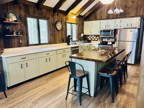 Private kitchen - Updated Chalet. Minutes from Mt, Lakes and Golf. (Wilmington)