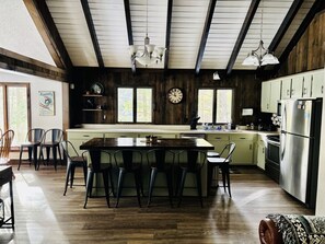 Private kitchen - Updated Chalet. Minutes from Mt, Lakes and Golf. (Wilmington)