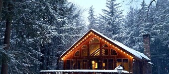 Updated Chalet. Minutes from Mt, Lakes and Golf.