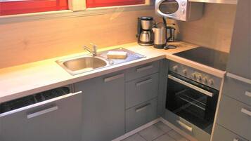 House | Private kitchen | Electric kettle, toaster, high chair
