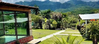 Charming 3-bedroom cottage in Puente Caporal with WiFi