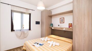 Căn hộ | 1 phòng ngủ, trang bị nội thất với thiết kế riêng biệt