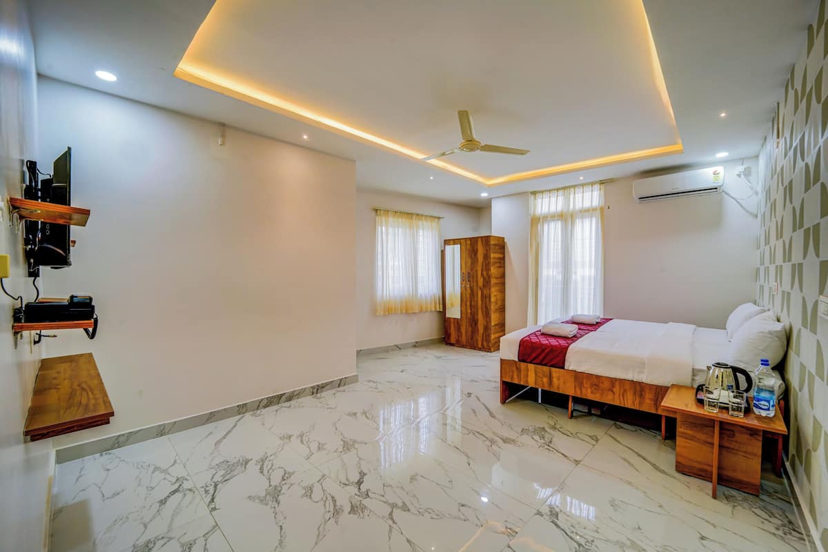 Quarto casal ou duplo luxo, vista para a cidade | Escrivaninha, espaço de trabalho para notebook, quartos à prova de som