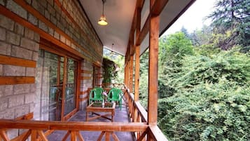 Chambre Double Deluxe, balcon | Bureau, fer et planche Ă  repasser, Wi-Fi gratuit