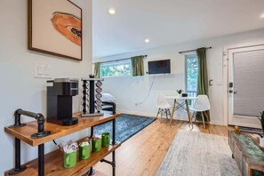 Interior - Holly Studio Walkable. Modern. Near SXSW and UT (Austin)